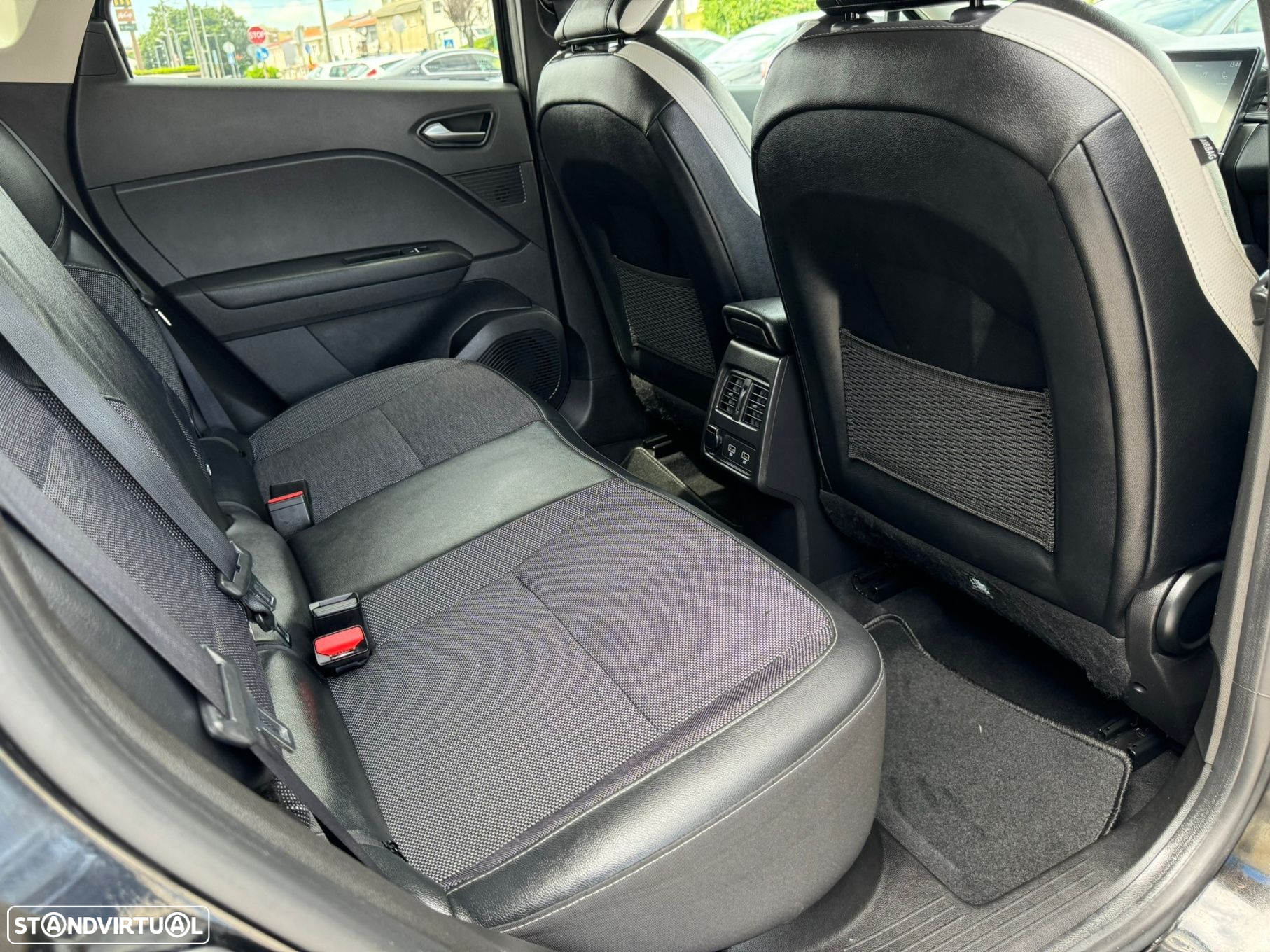Renault Captur 1.0 TCe Intens - 12