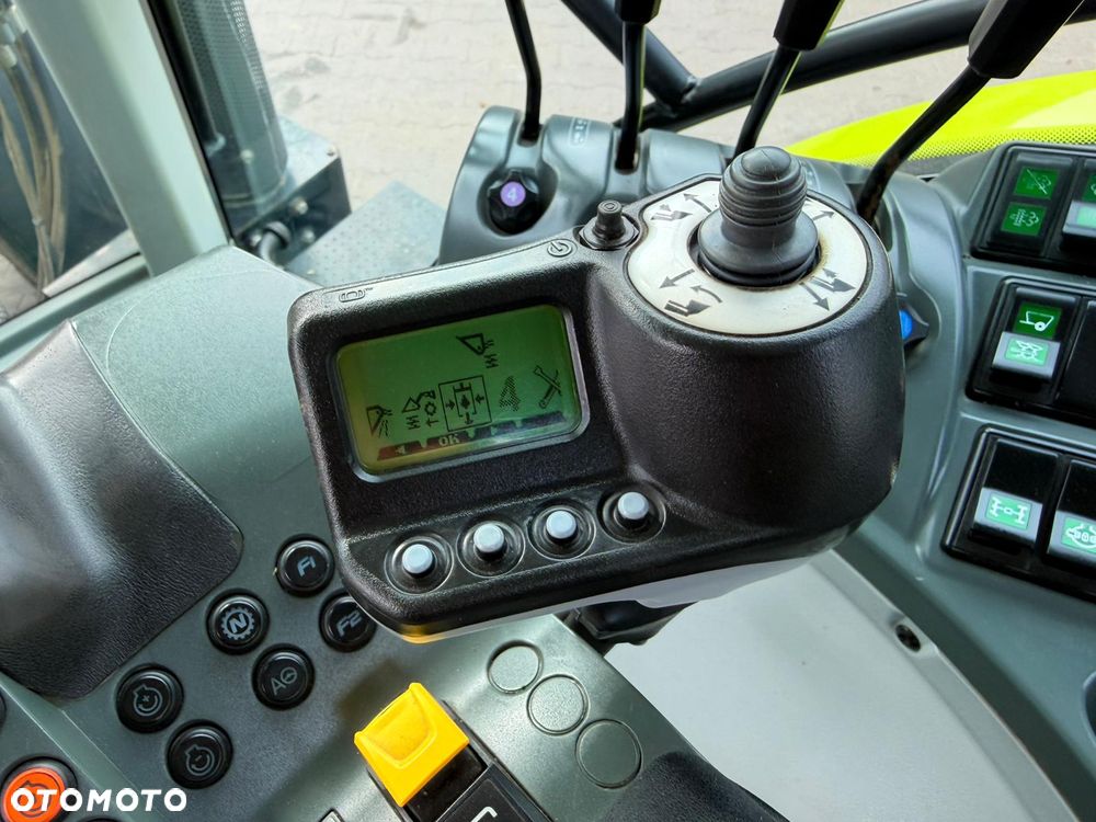 Claas Arion 640 - 35