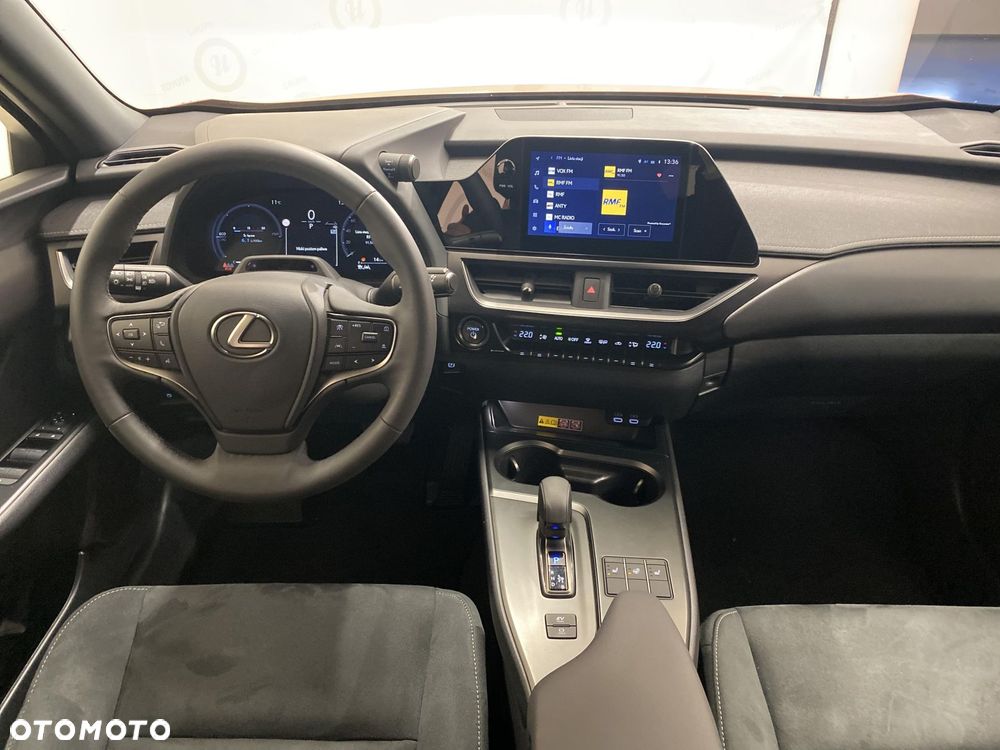 Lexus UX 300h Business - 3