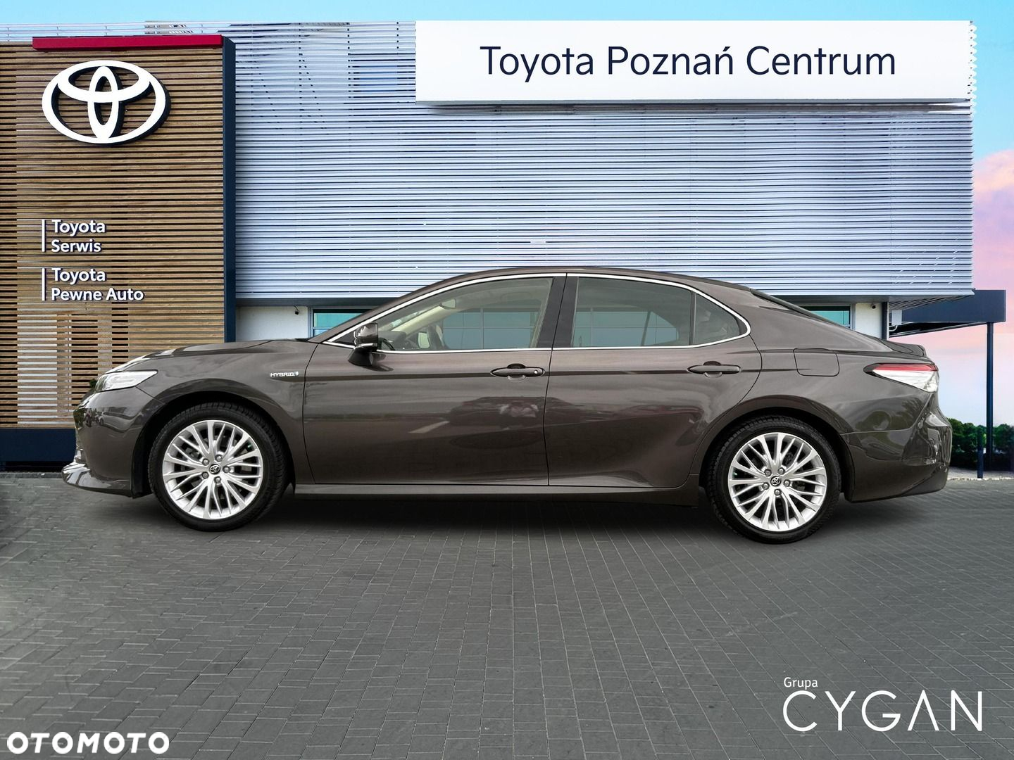 Toyota Camry 2.5 Hybrid Executive CVT - 2