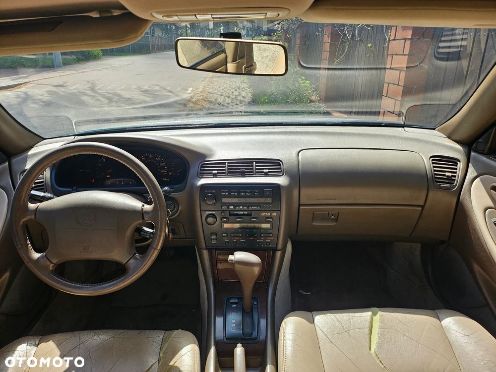 Lexus ES - 10
