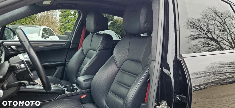 Porsche Macan Turbo - 26