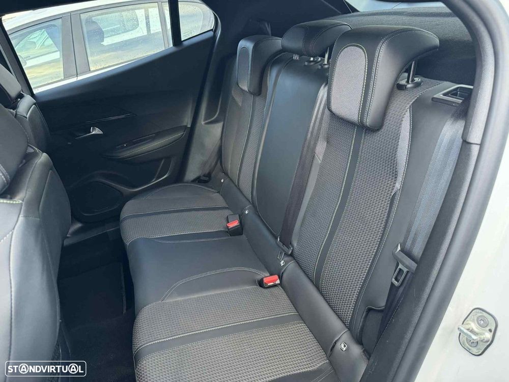 Peugeot 2008 1.2 PureTech GT EAT8 - 24
