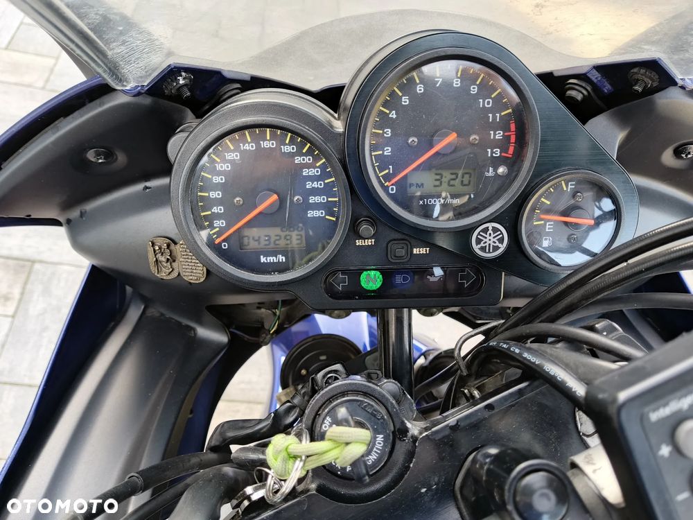 Yamaha FZS - 14