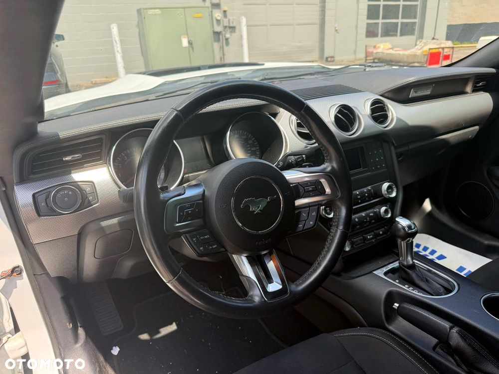 Ford Mustang - 8