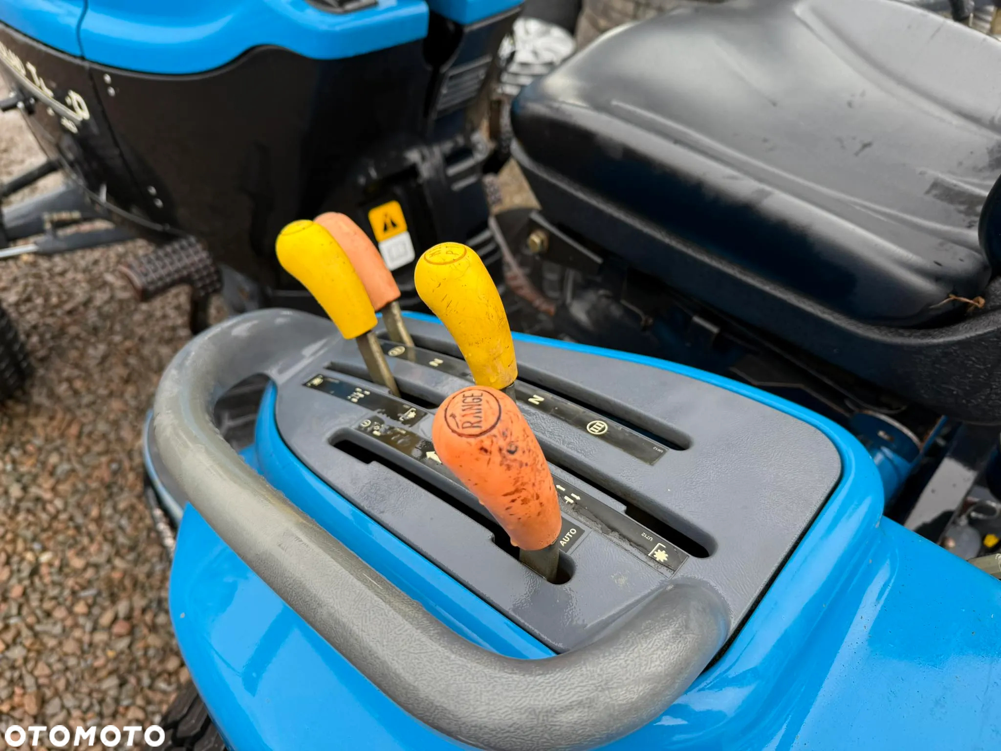 New Holland TC - 17