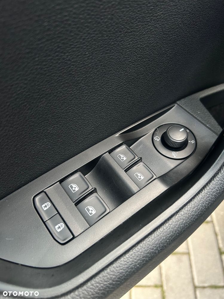 Skoda Superb 2.0 TDI DSG Ambition - 35