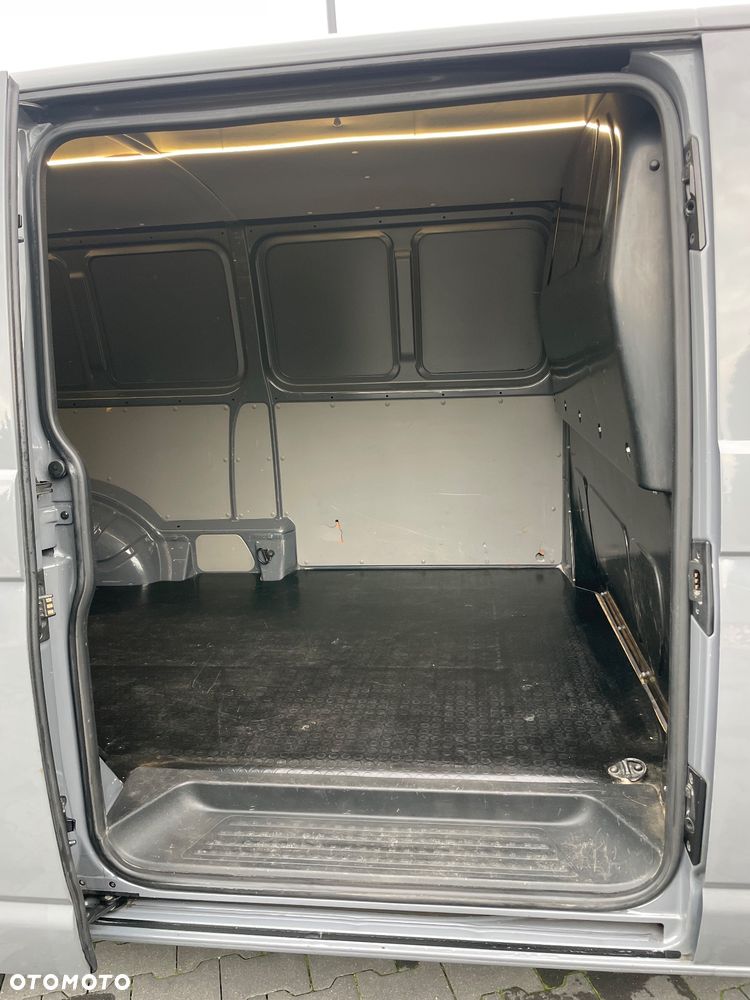 Volkswagen Transporter - 11