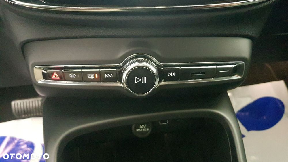Volvo XC 40 - 25