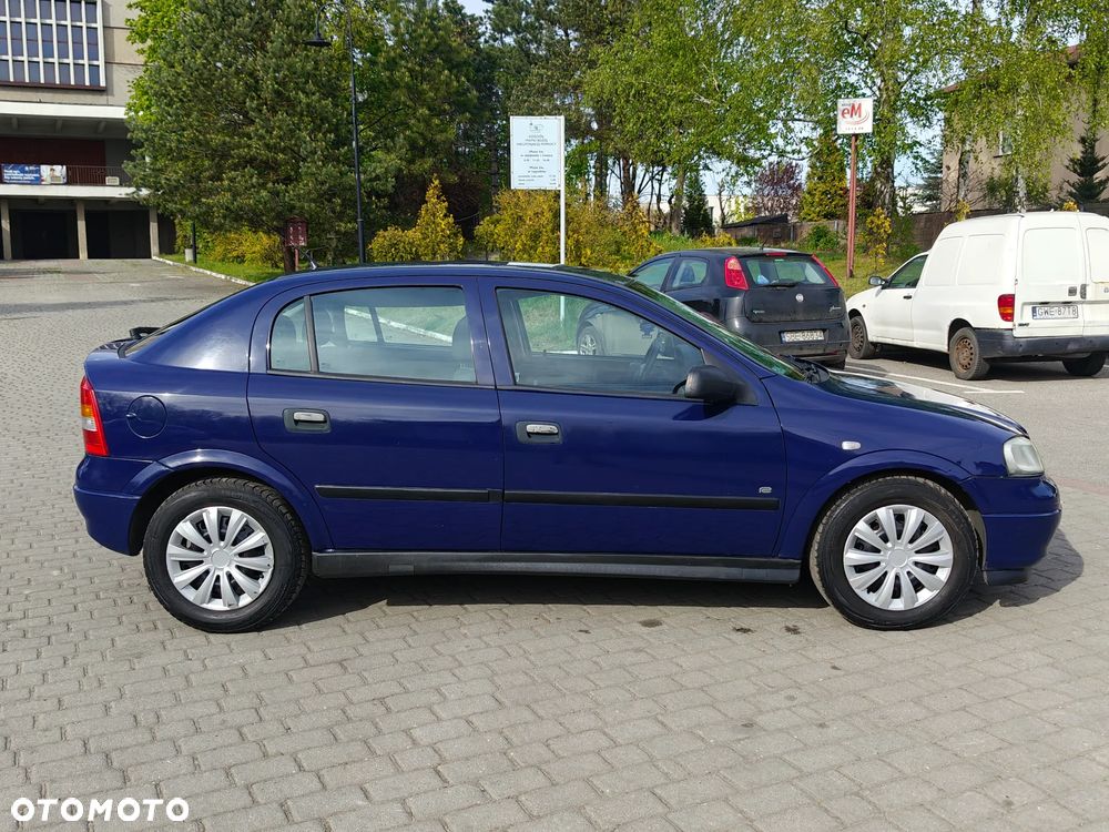 Opel Astra 1.7 CDTI DPF Sport - 2