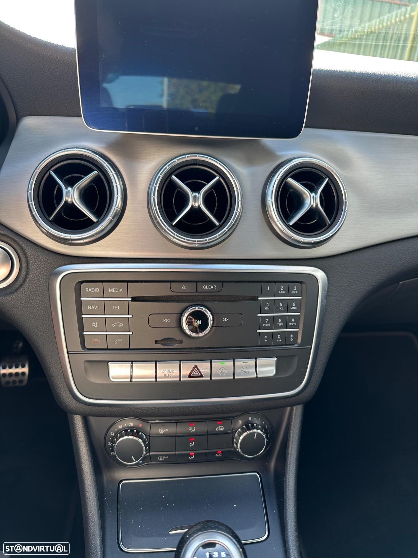 Mercedes-Benz 200 - 9