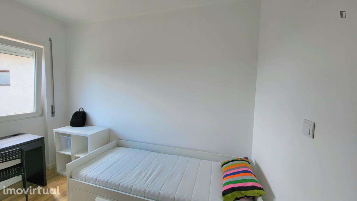 Quarto - localizado em Rio Tinto Porto - Grande imagem: 2/21