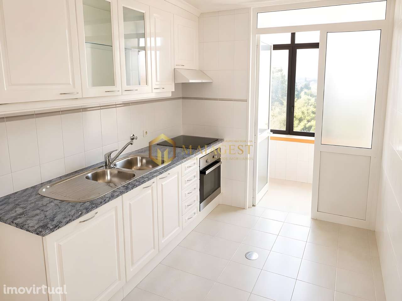 T1 Luminoso em Condomínio Fechado a 2 Minutos da Praia da Aguda - Grande imagem: 2/10