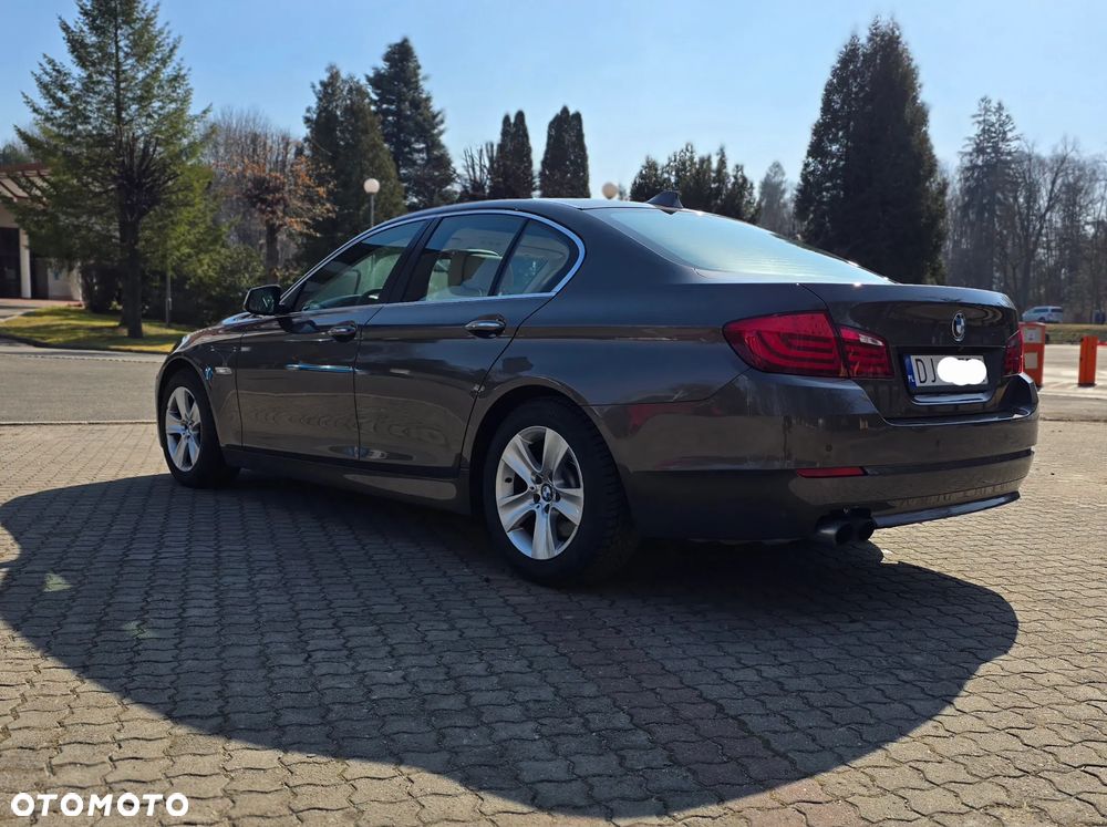 BMW Seria 5 528i Luxury Line - 4