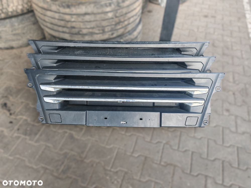 GRILL ATRAPA ŚRODKOWA ZDERZAKA MAN TGX E6 LIFT - 5