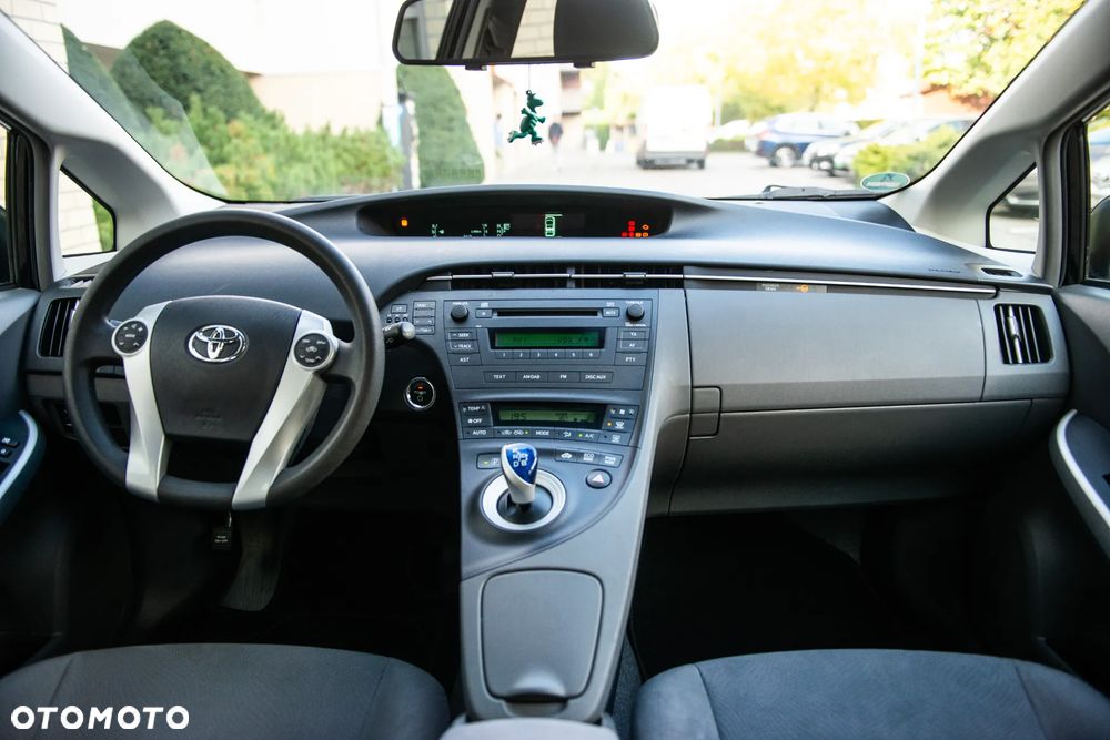 Toyota Prius (Hybrid) Executive - 27