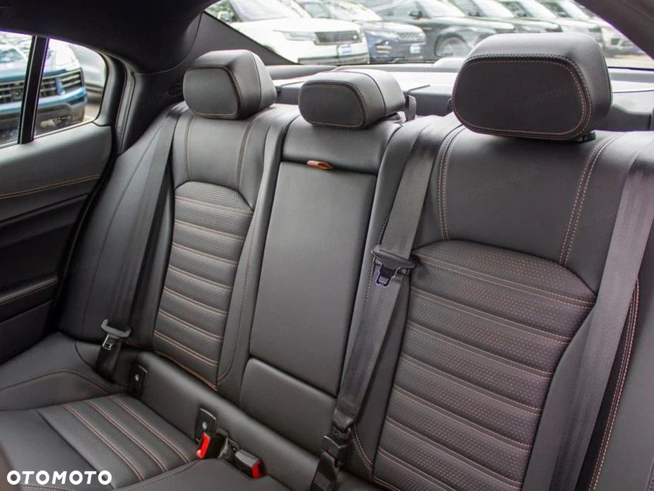 Alfa Romeo Giulia 2.0 Turbo Intensa Q4 - 14