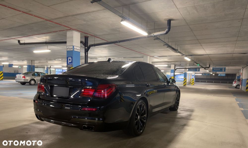 2013 BMW Seria 7, photograph 5