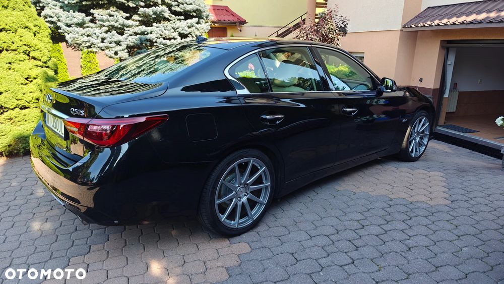 Infiniti Q50 2.0t Sport Sound Studio by Bose - 11