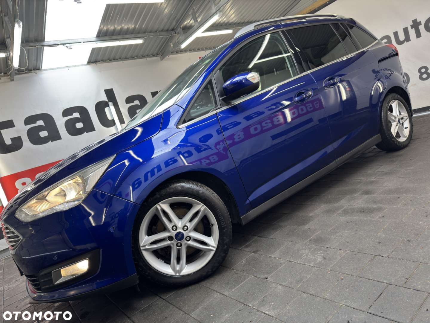 Ford Grand C-MAX - 11
