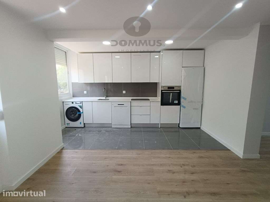 Apartamento T2 Totalmente Remodelado na Amadora - Grande imagem: 2/22