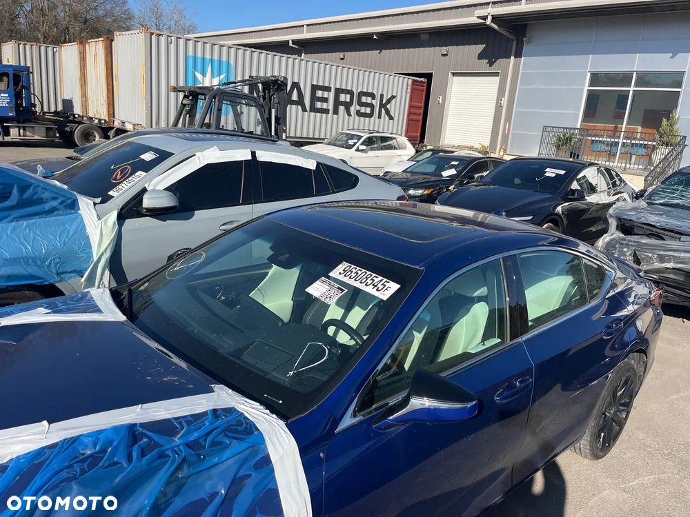 Lexus ES 300h F Sport - 24