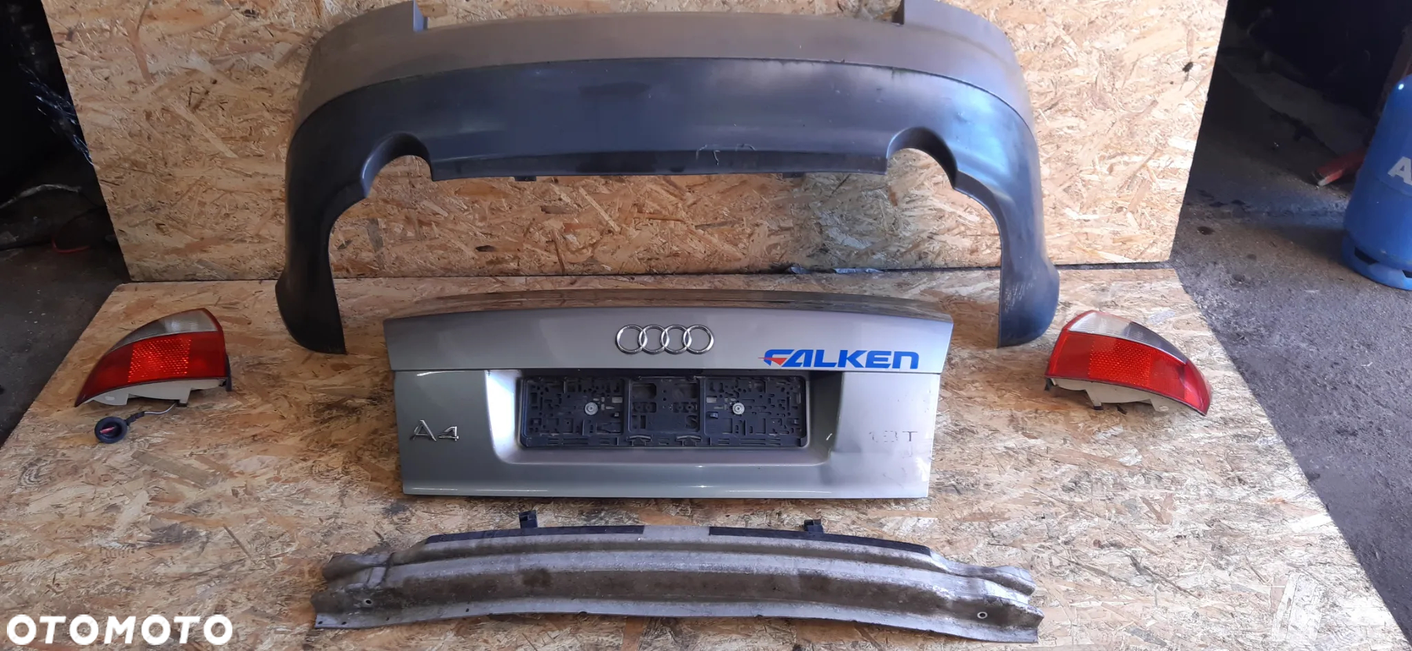 Kompletny tyl Audi A4b6 klapa zderzakak - 2