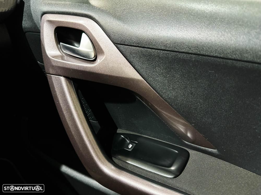 Peugeot 2008 1.6 e-HDi Allure 2-Tronic - 32