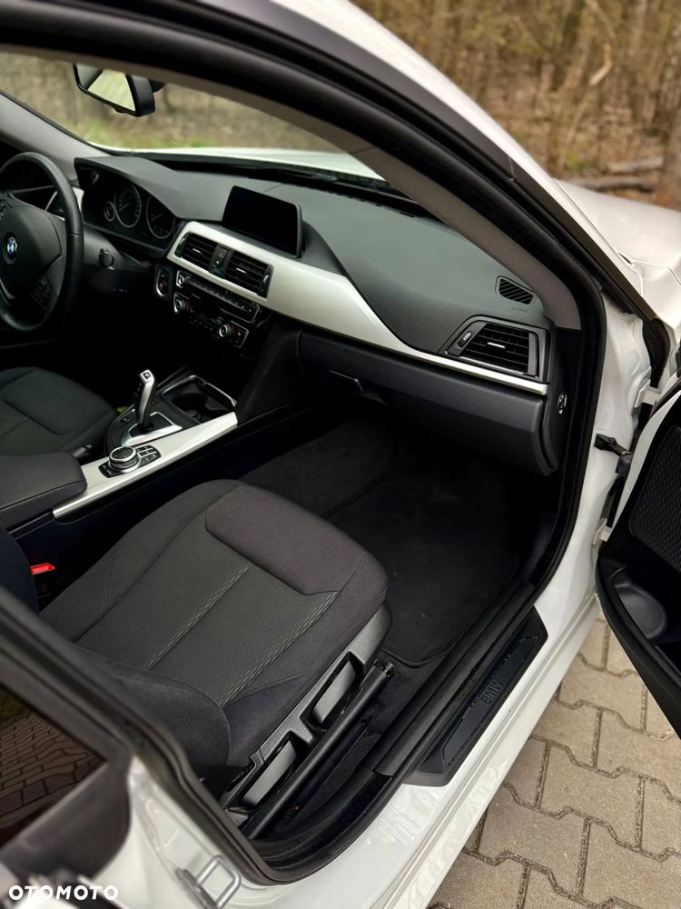 BMW 3GT 320i GPF xDrive Advantage - 13