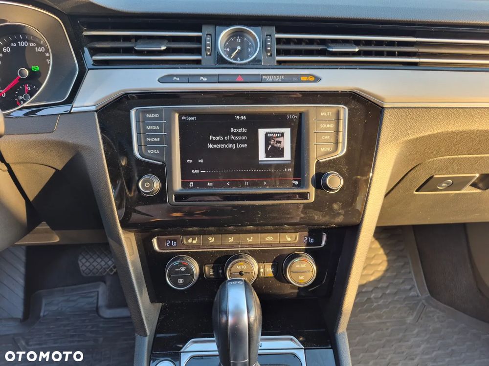 Volkswagen Passat 2.0 TDI SCR 4Mot DSG Highline - 21