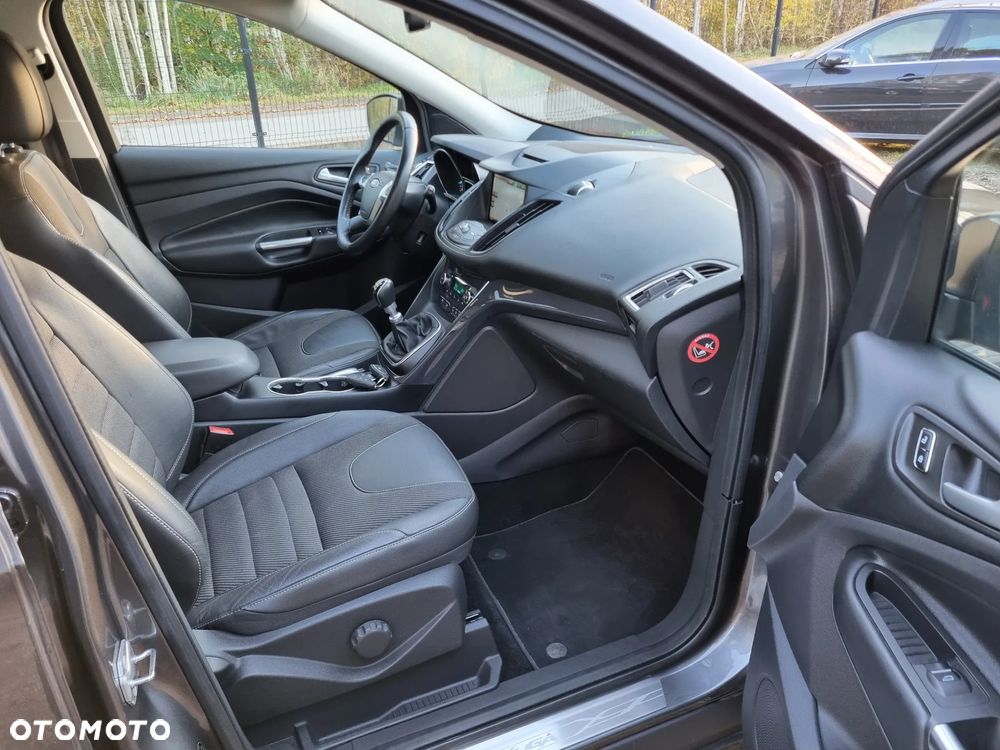 Ford Kuga 1.5 EcoBoost 2x4 Titanium - 24