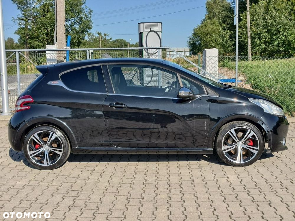 Peugeot 208 - 8