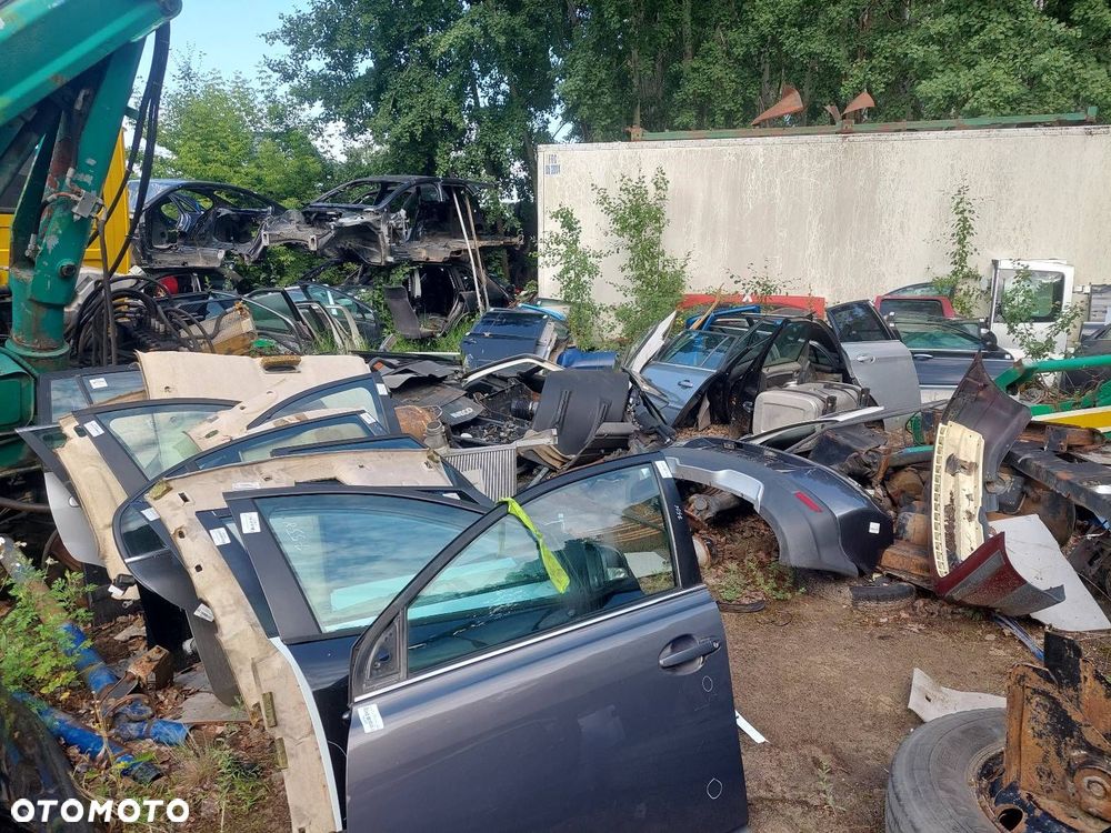 DRZWI KOMPLETNE LEWY PRZÓD TOYOTA AVENSIS T25 1E5 - 10