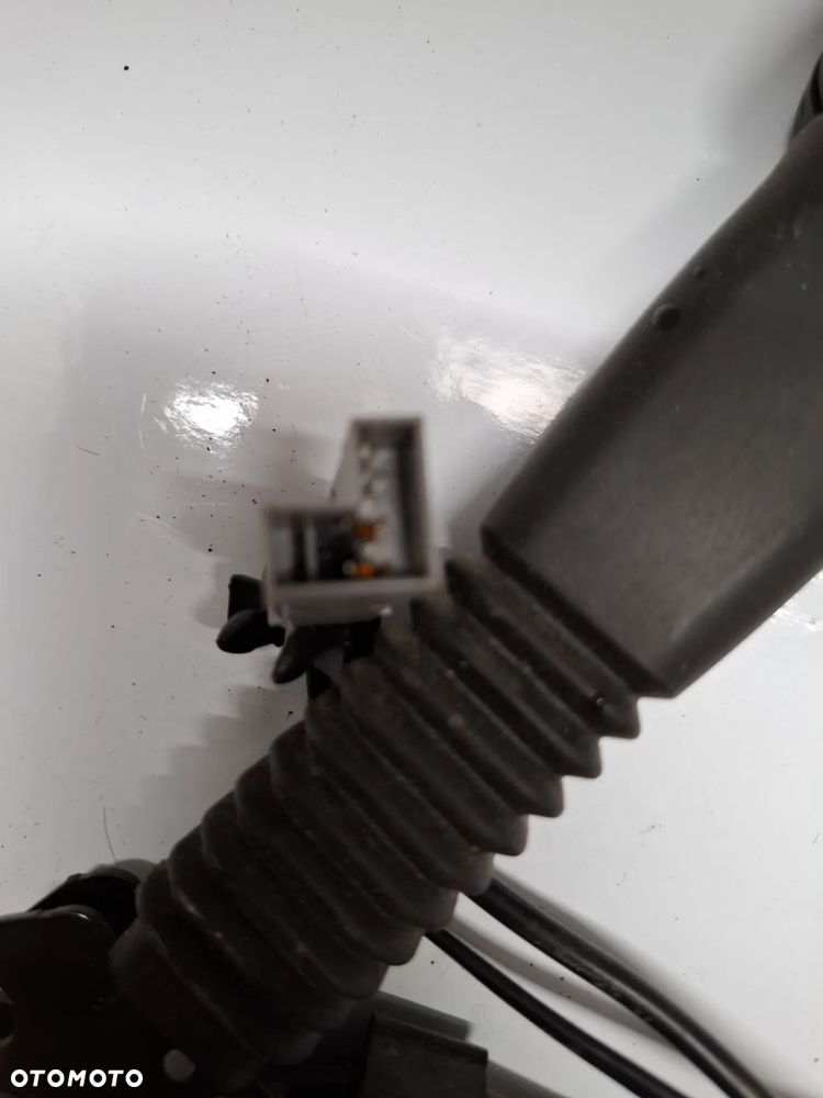 ZAPINKA NAPINACZ PASA LEWY PRZOD BMW E87 E81 E90 E91 E92 E93 SLASK WYSYLKA - 2