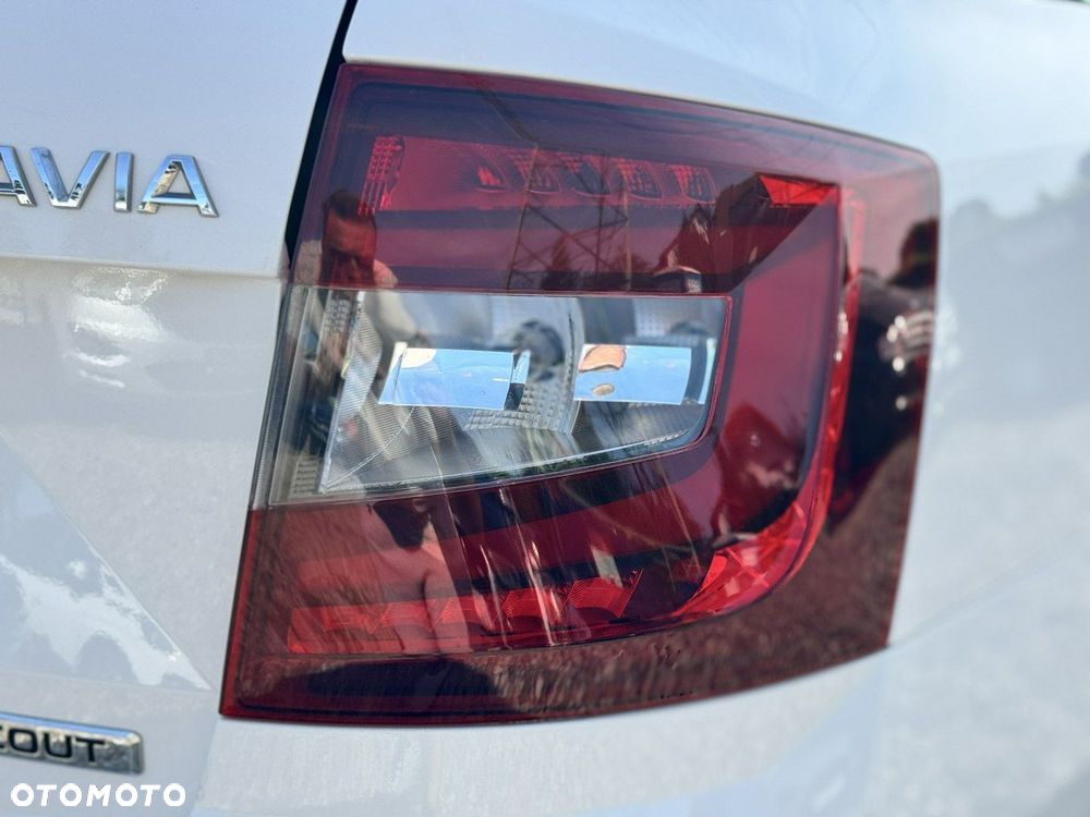 Skoda Octavia Combi 2.0 TDI 4x4 DSG Scout - 15