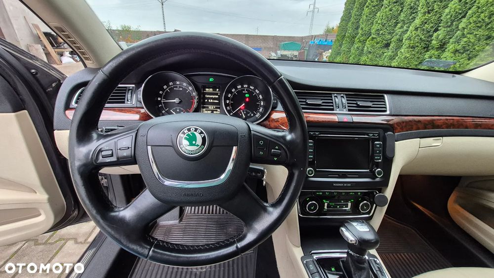 Skoda Superb 2.0 TDI L&K DSG - 17