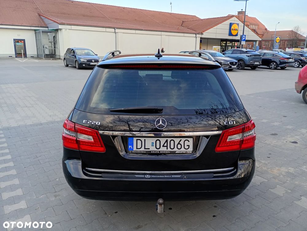 Mercedes-Benz Klasa E 220 CDI DPF BlueEFFICIENCY Automatik - 4