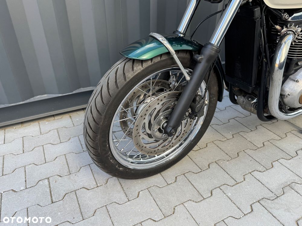 Triumph Bonneville - 16