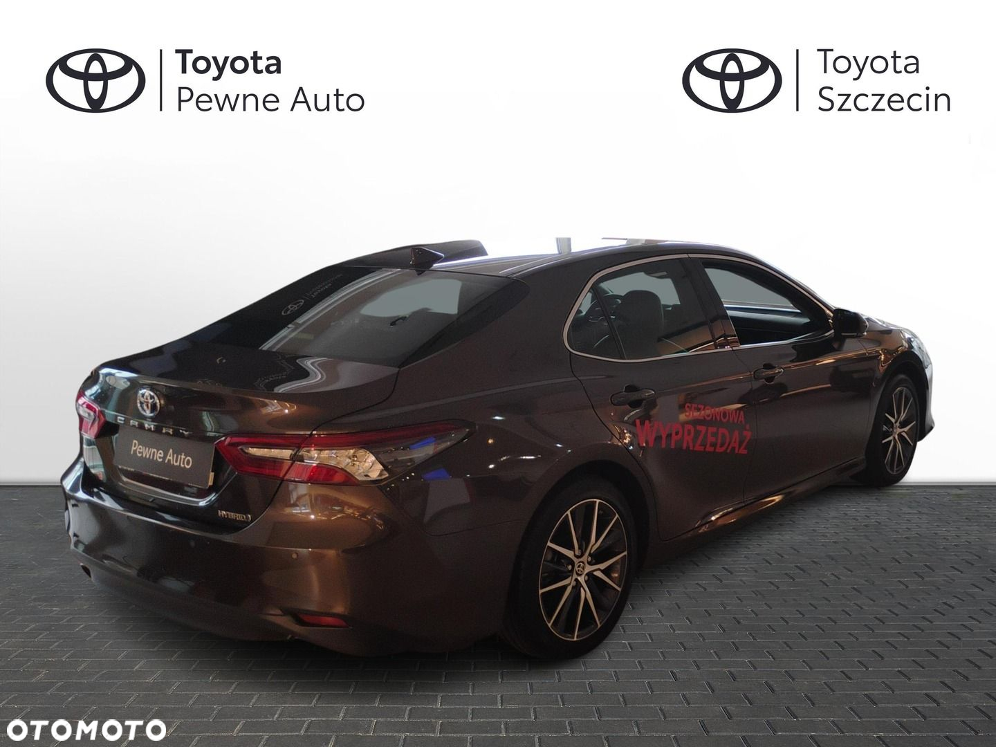 Toyota Camry - 4