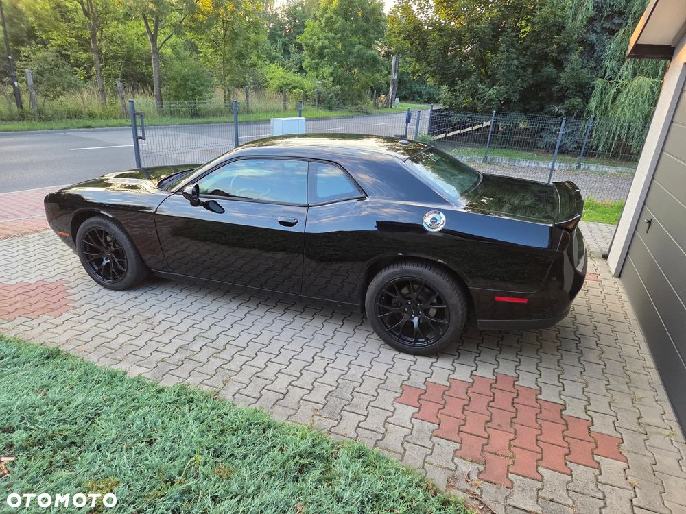Dodge Challenger - 2