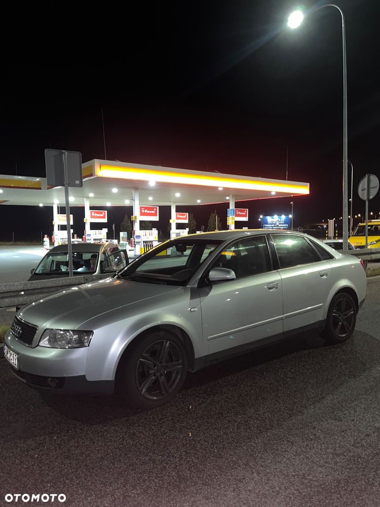 Audi A4 Limousine - 4