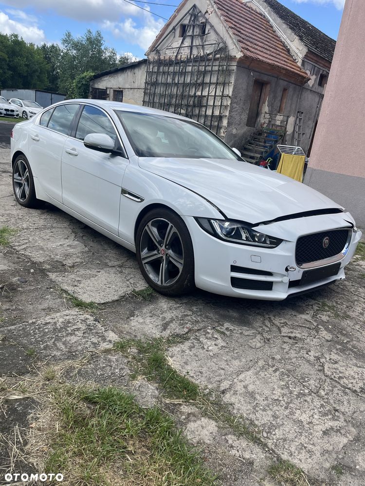 Jaguar XE - 2