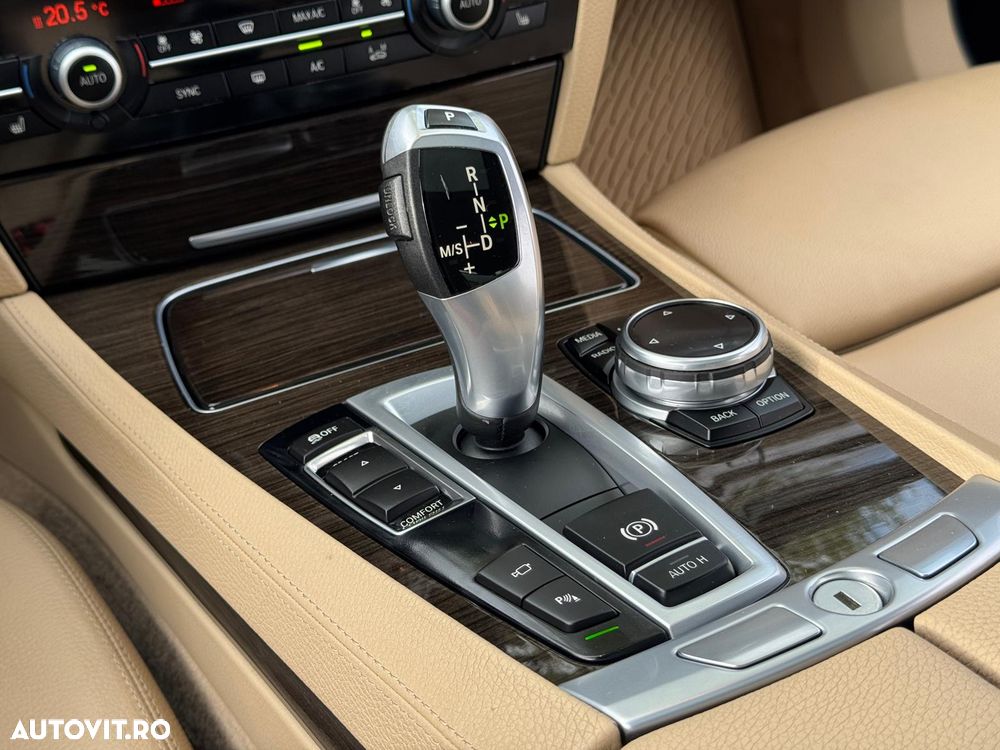 BMW Seria 7 740d Edition Exclusive - 32