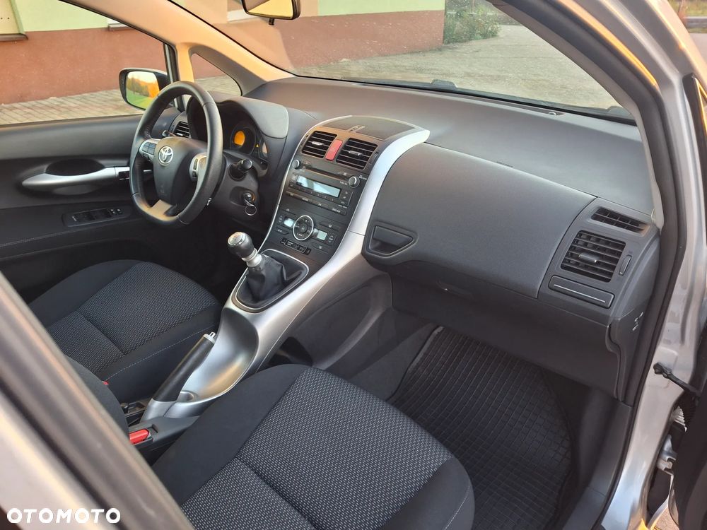 Toyota Auris 1.6 Executive - 24