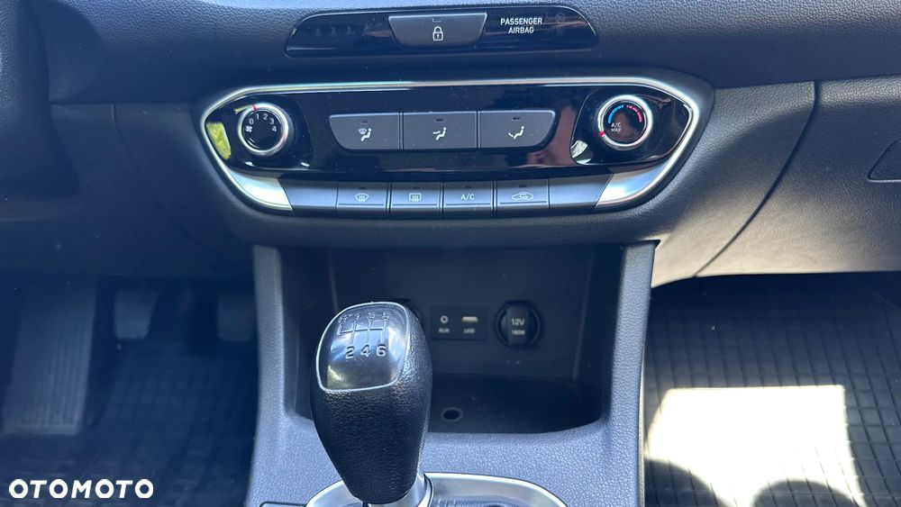 Hyundai i30 1.4 Classic + - 10