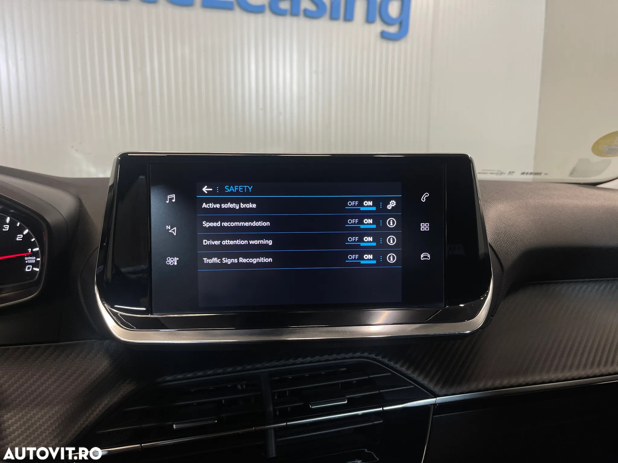 Peugeot 2008 BlueHDi 130 EAT8 Active - 20