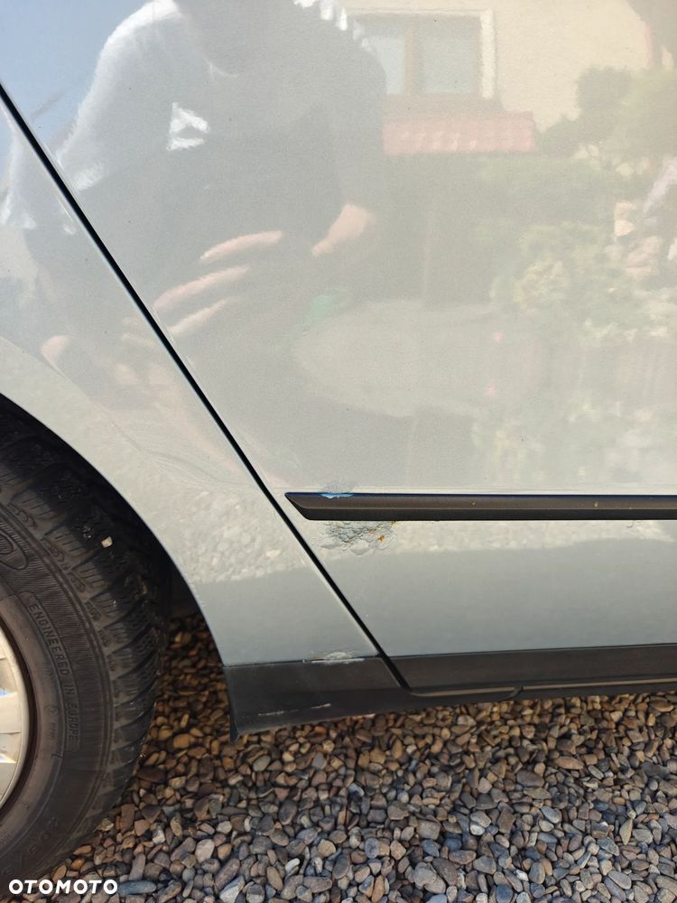 Volkswagen Passat 2.0 TDI DPF BlueMot Trendline - 12