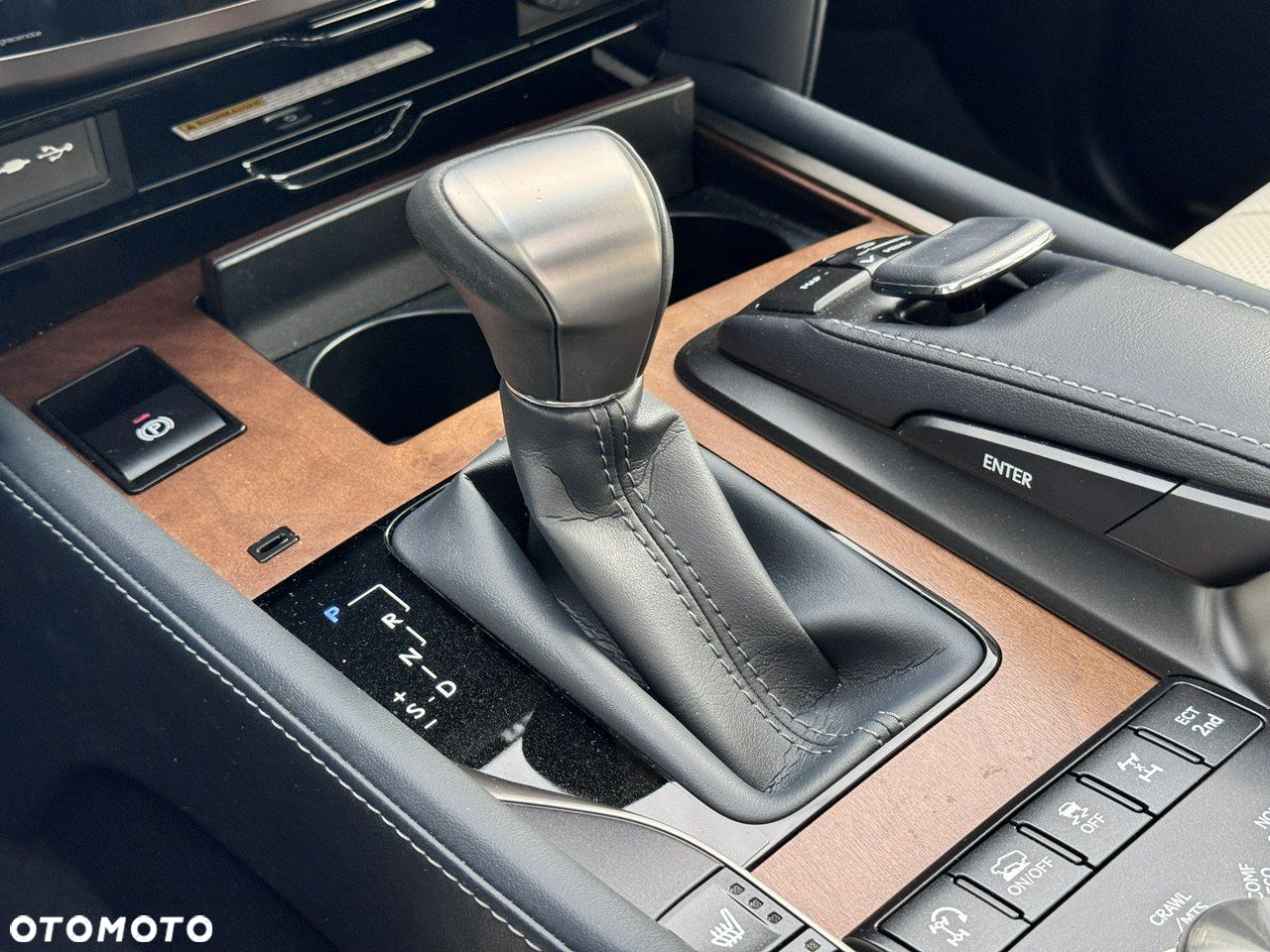 Lexus LX 570 Omotenashi - 27