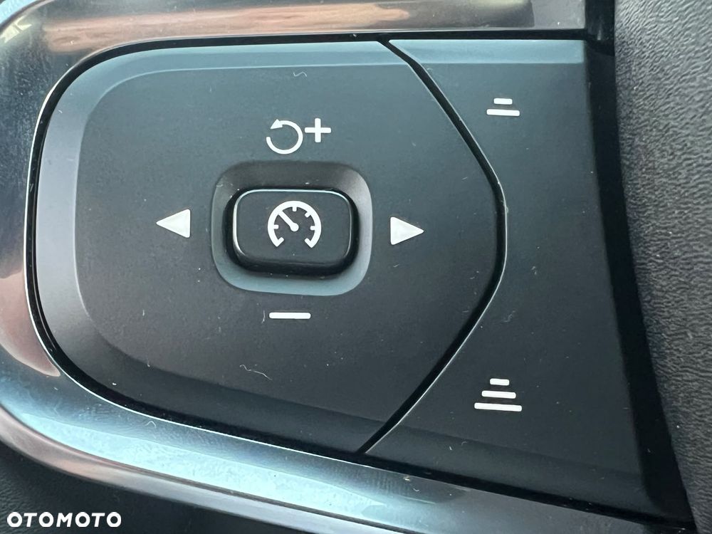 Volvo XC 40 B4 AWD Plus Dark - 22