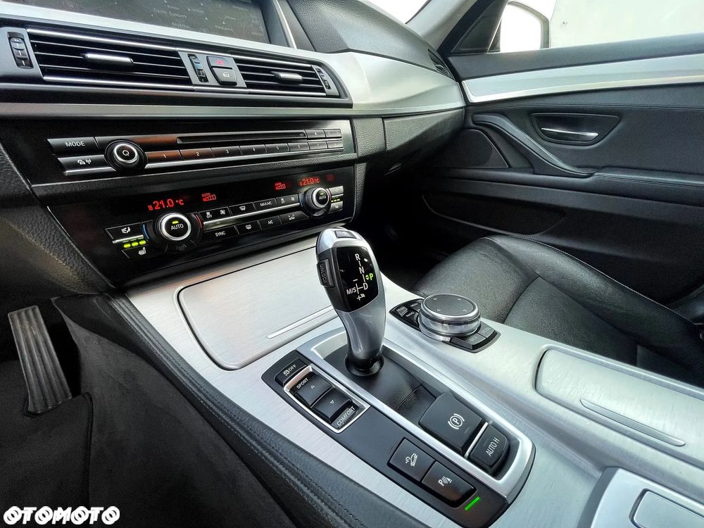 BMW Seria 5 520d xDrive - 13